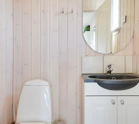 Three-bedroom Holiday In Tarm 7 * Hemmet