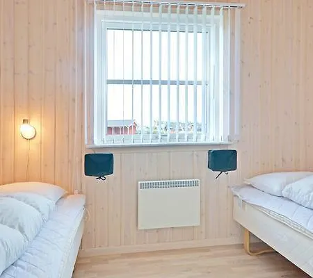 Three-bedroom Holiday In Tarm 7 Casa de Férias