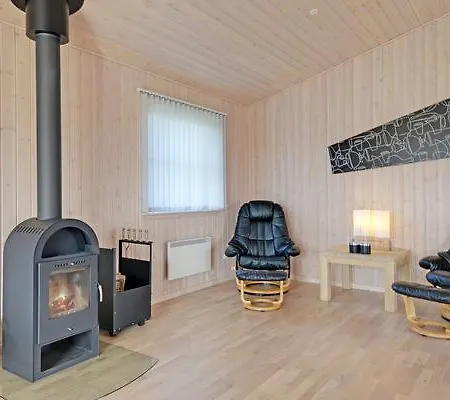Three-bedroom Holiday In Tarm 7 * Hemmet